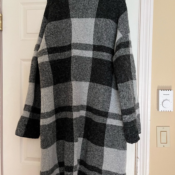 Cyrus Size Large Long Sweater - Picture 3 of 4